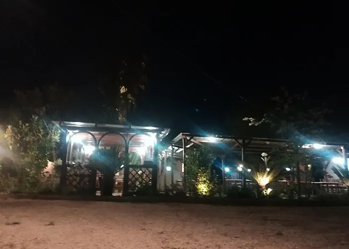 Country House Corte Antica مزرعة للإقامة روزيتو ديلي أبروتسي