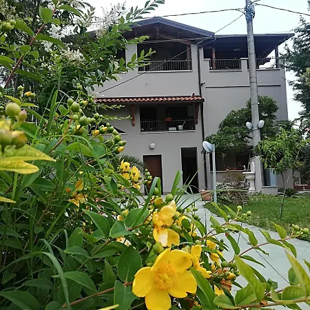 Country House Corte Antica 阿布鲁齐的罗塞托